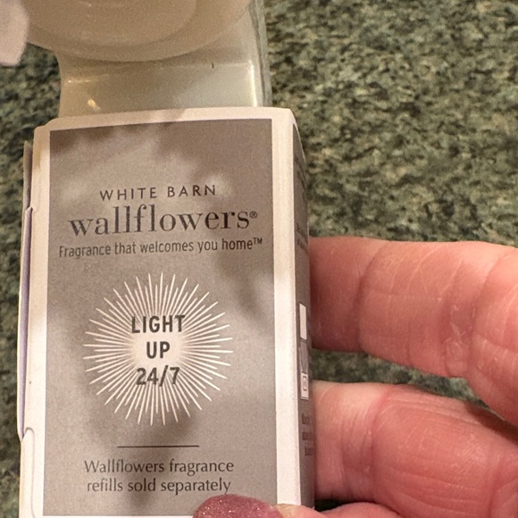 White Barn Silver and Blue Star Iredescent Plugin with a 24 hour light - Picture 2 of 6